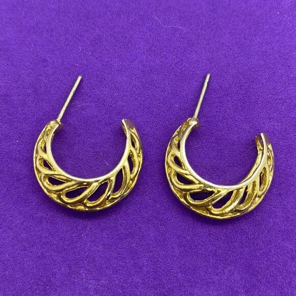 💛 Gold Tone Crescent Hoop Earrings - Picture 1 of 4